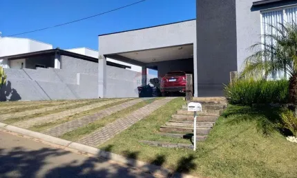 Casa de Condomínio para venda em Condomínio Terras De Santa Cruz de 295.00m² com 3 Quartos, 3 Suites e 4 Garagens