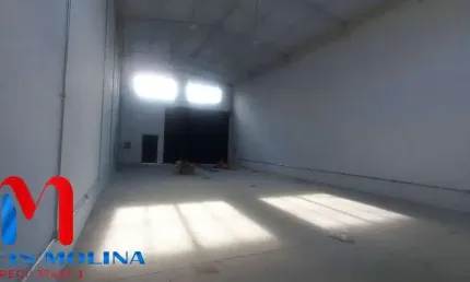 Galpão / Depósito / Armazém para alugar em São José de 304.00m² com 4 Garagens
