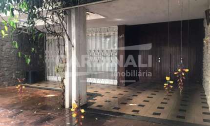 Casa para venda em Centro de 208.00m² com 3 Quartos, 1 Suite e 3 Garagens