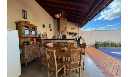 Casa para venda em Ribeirânia de 261.10m² com 3 Quartos, 1 Suite e 2 Garagens