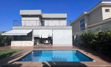 Casa de Condomínio para alugar em Residencial e Empresarial Alphaville de 248.00m² com 4 Quartos, 4 Suites e 4 Garagens