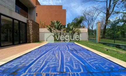 Casa de Condomínio para alugar em Alphaville de 303.00m² com 3 Quartos, 3 Suites e 4 Garagens