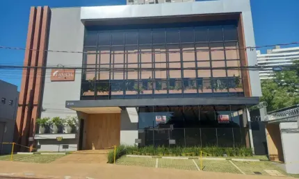 Sala Comercial para alugar em Jardim Botânico de 310.00m² com 2 Garagens