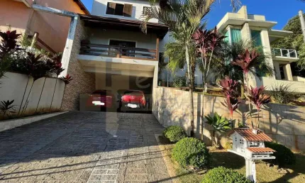 Casa para venda em Parque Nova Jandira de 243.00m² com 3 Quartos, 1 Suite e 4 Garagens