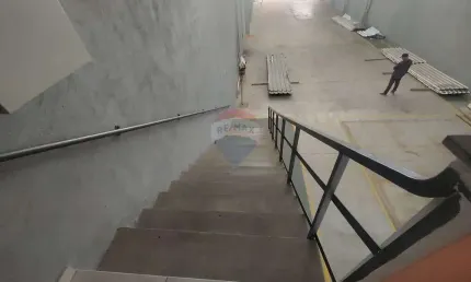 Galpão / Depósito / Armazém para alugar em Vila Yara de 560.00m² com 6 Garagens