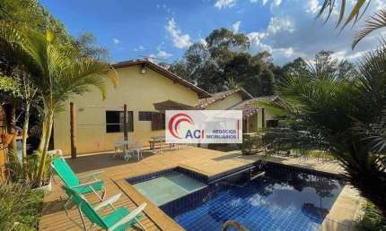 Casa de Condomínio para venda em Granja Viana de 220.00m² com 4 Quartos, 1 Suite e 6 Garagens