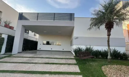 Casa de Condomínio para venda em Jardim Vila Paradiso de 297.00m² com 4 Quartos, 4 Suites e 2 Garagens
