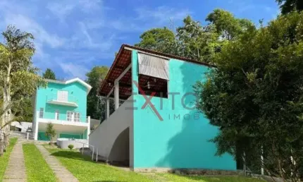 Casa para venda e aluguel em Alpes Dos Araçás (jordanésia) de 260.00m² com 3 Quartos, 3 Suites e 4 Garagens
