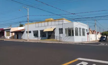 Imóvel Comercial para alugar em Jardim Nova Época de 251.00m² com 2 Garagens