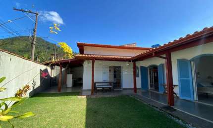 Casa para venda em Praia Do Perequê-mirim de 353.00m² com 4 Quartos, 3 Suites e 2 Garagens