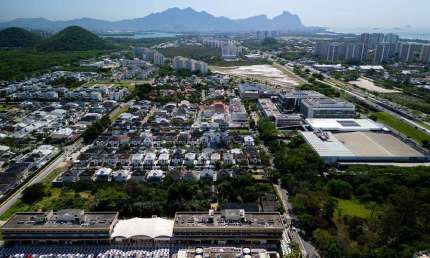 Casa de Condomínio para venda em Recreio Dos Bandeirantes de 265.00m² com 5 Quartos, 4 Suites e 2 Garagens