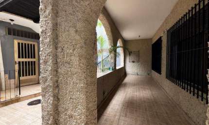Casa para alugar em Jardim Guanabara de 344.00m² com 4 Quartos, 1 Suite e 2 Garagens