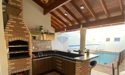 Casa para venda em Jardim Universitário de 360.00m² com 3 Quartos, 1 Suite e 4 Garagens