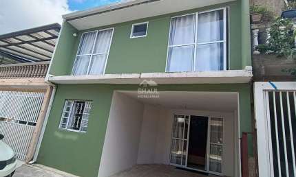 Sobrado para venda em Alto Boqueirão de 75.00m² com 4 Quartos, 1 Suite e 1 Garagem