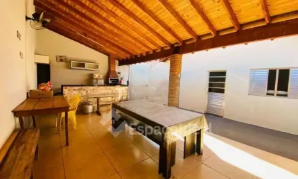 Casa para venda em Jardim Carolina de 127.00m² com 2 Quartos e 2 Garagens