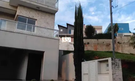 Casa de Condomínio para alugar em Suru de 350.00m² com 3 Quartos, 3 Suites e 4 Garagens