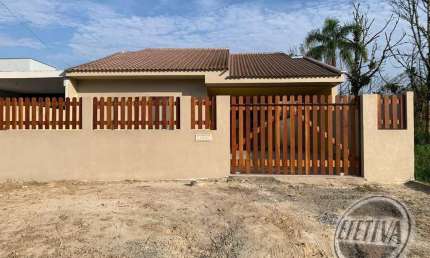 Casa para venda em Guaratuba de 197.00m² com 4 Quartos, 4 Suites e 3 Garagens