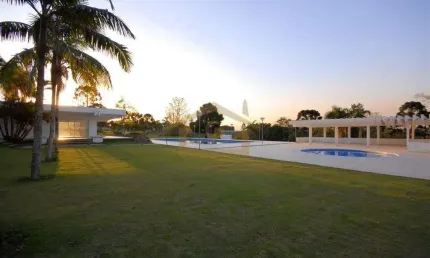 Casa para venda em Moinho Velho de 260.00m² com 3 Quartos, 3 Suites e 6 Garagens