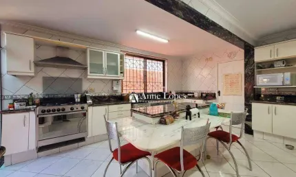 Casa para venda em Campo Grande de 250.00m² com 3 Quartos, 1 Suite e 3 Garagens