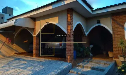 Casa para venda em Parque Estoril de 209.53m² com 3 Quartos, 1 Suite e 4 Garagens
