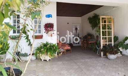 Casa para venda em Vila Mogilar de 153.00m² com 4 Quartos e 2 Garagens