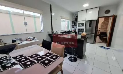 Sobrado para venda em Parque Renato Maia de 131.00m² com 3 Quartos, 1 Suite e 2 Garagens
