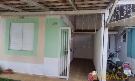 Casa para alugar em Jardim Ipanema de 55.00m² com 3 Quartos, 1 Suite e 2 Garagens