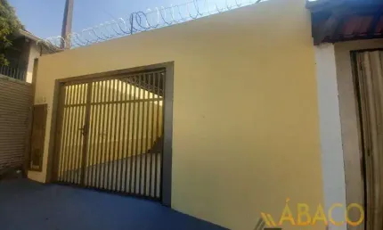 Casa para alugar em Jardim Centenário de 125.00m² com 2 Quartos e 2 Garagens