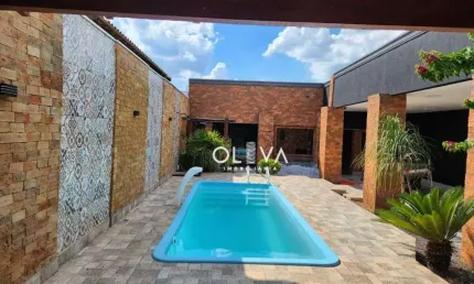 Casa para venda em Centro de 170.00m² com 3 Quartos, 1 Suite e 4 Garagens