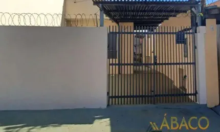 Casa para alugar em Jardim Centenário de 100.00m² com 2 Quartos, 1 Suite e 2 Garagens