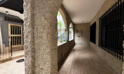 Casa para alugar em Jardim Guanabara de 344.00m² com 4 Quartos, 1 Suite e 2 Garagens