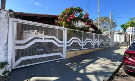 Casa para venda em Centro de 158.00m² com 4 Quartos, 1 Suite e 2 Garagens