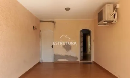 Casa para venda em Vila Santo Antônio de 291.00m² com 4 Quartos, 1 Suite e 2 Garagens
