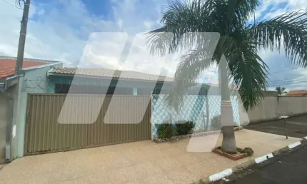Casa para venda em São Pedro de 155.00m² com 3 Quartos, 1 Suite e 2 Garagens