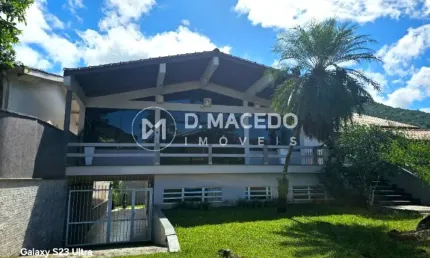 Casa para alugar em Condominio Lagoinha de 379.00m² com 6 Quartos, 4 Suites e 6 Garagens