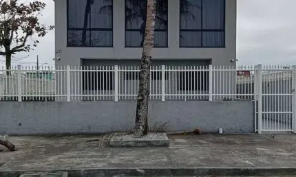 Casa para venda em Matinhos de 260.00m² com 6 Quartos, 3 Suites e 4 Garagens
