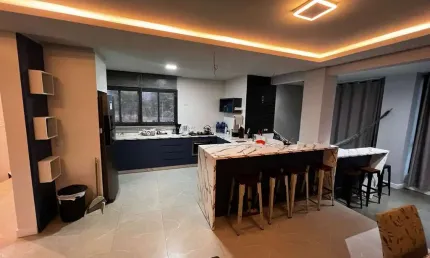 Sobrado para venda em Cidade Industrial de 280.00m² com 5 Quartos, 3 Suites e 5 Garagens