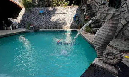Casa de Condomínio para venda em Cosme Velho de 500.00m² com 4 Quartos, 4 Suites e 6 Garagens