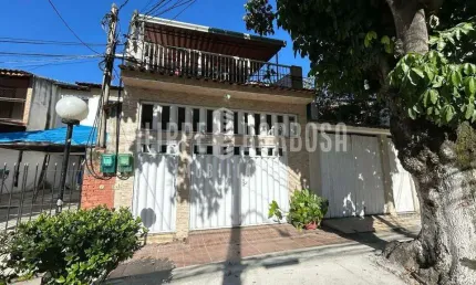 Casa para venda em Irajá de 90.00m² com 3 Quartos, 1 Suite e 2 Garagens