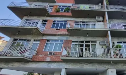 Apartamento para alugar em Pitangueiras de 120.00m² com 3 Quartos, 2 Suites e 2 Garagens