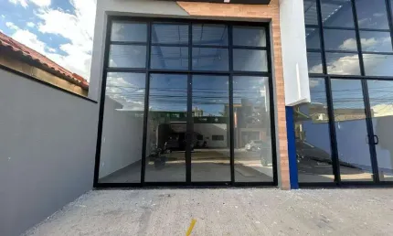 Galpão / Depósito / Armazém para alugar em Centro de 177.00m²