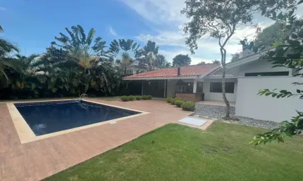 Casa para alugar em Residencial Lago Azul Golf Clube de 1000.00m² com 4 Quartos, 2 Suites e 4 Garagens