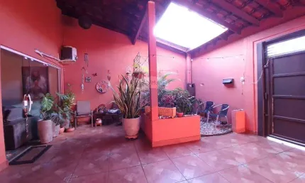 Casa para venda em Parque Dos Flamboyans de 116.44m² com 2 Quartos e 2 Garagens