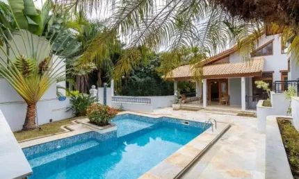 Casa para alugar em Jardim Isaura de 761.00m² com 3 Quartos, 3 Suites e 6 Garagens