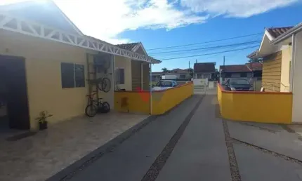 Casa para venda em Guaraituba de 49.00m² com 3 Quartos e 1 Garagem