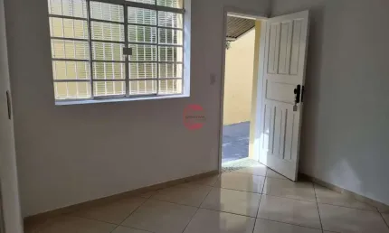 Casa para alugar em Vila Vianelo de 130.00m² com 3 Quartos e 3 Garagens