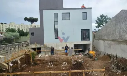 Sobrado para venda em Lindóia de 202.00m² com 3 Quartos e 3 Garagens
