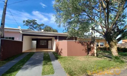 Casa para alugar em Residencial Samambaia de 180.00m² com 3 Quartos, 1 Suite e 2 Garagens