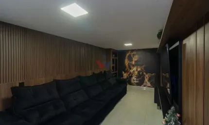 Sobrado para venda em Uberaba de 265.00m² com 5 Quartos, 3 Suites e 1 Garagem