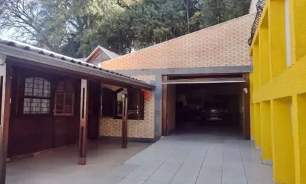 Casa para venda em Campo Comprido de 364.00m² com 3 Quartos, 1 Suite e 7 Garagens